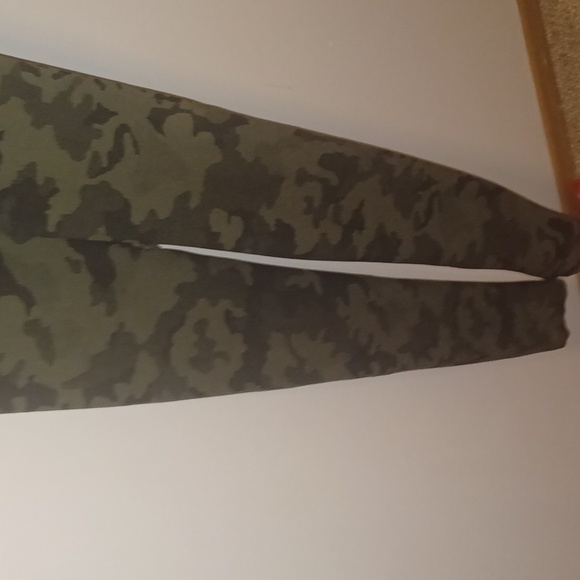 One piece - Picture 2 of 3